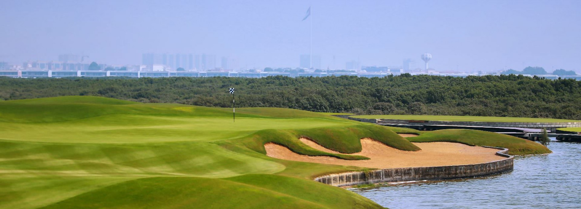 Al Zorah Golf Club  | Golfové zájezdy, golfová dovolená, luxusní golf