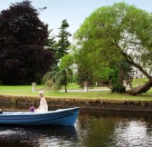 Bride-&-Groom-in-the-boat