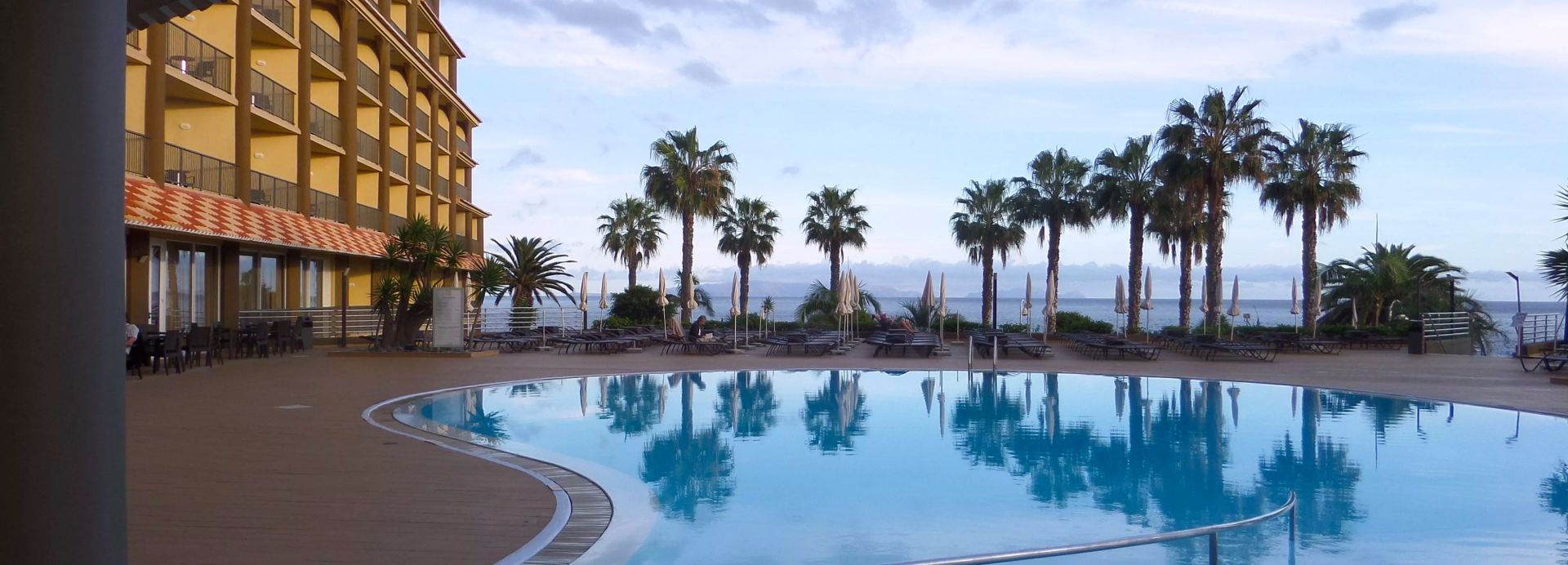 the views oasis - golf let  ****